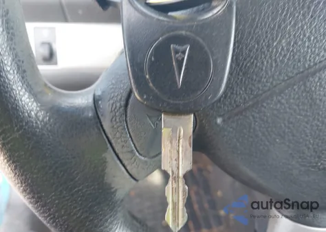 2009 Pontiac G3 z USA, uszkodzony, nr VIN KL2TD66E39B663977